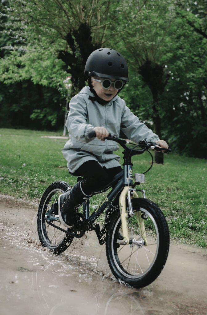 Die Psychologie des Fahrradfahrens: Warum es Kindern Selbstständigkeit und Mut gibt