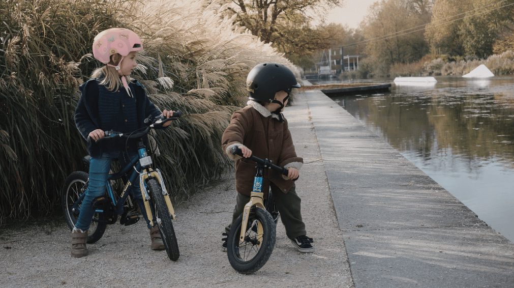 Laufrad oder erstes Fahrrad? Wann der richtige Zeitpunkt für den Umstieg ist